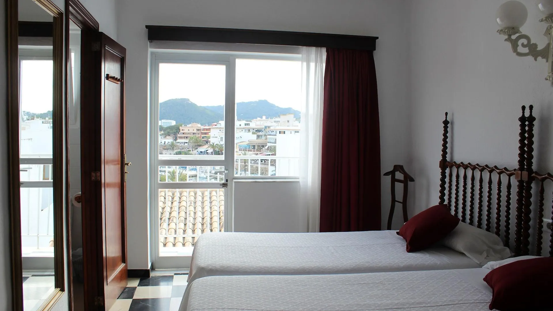 Hostal Cas Bombu Cala Ratjada  Cala Ratjada (Mallorca)